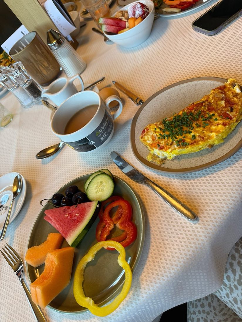 Het ontbijtbuffet van het hotel