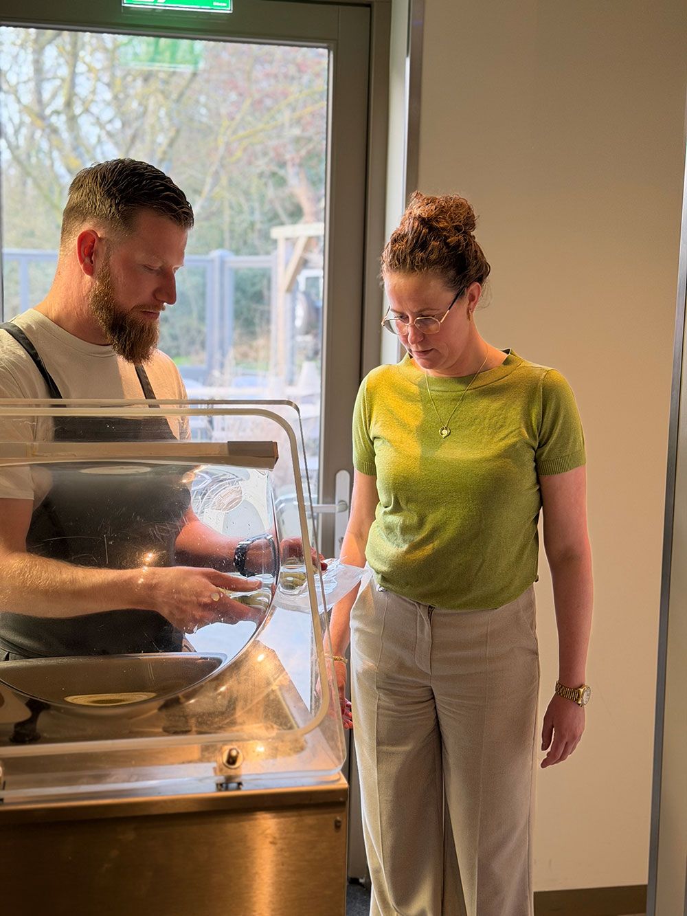 Deelnemers tijdens de kookworkshop